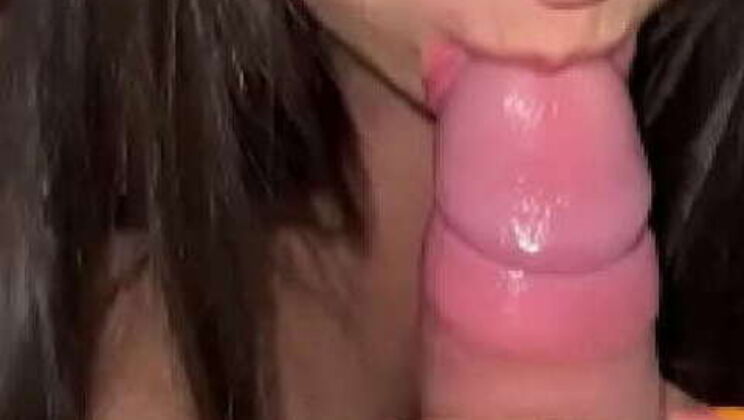 Stay away from my mouth, pal! Catching a surprise cumshot from a passionate amateur couple